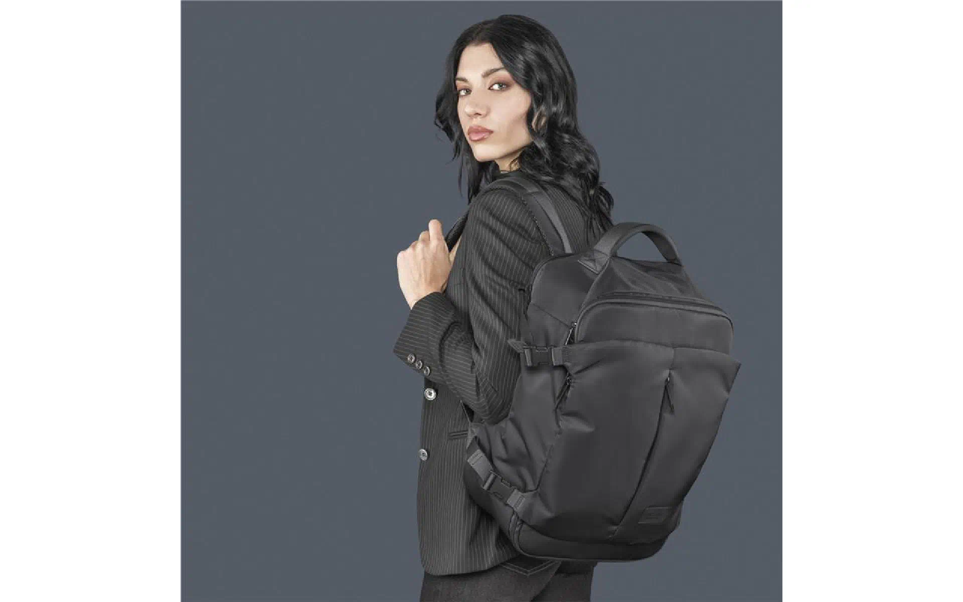 Рюкзак для 16" ноутбука Tucano Tugo Premium Cabin, 23 л (BKTUGP-M-BK) Рюкзак для 16" ноутбука Tucano Tugo Premium Cabin, 23 л (BKTUGP-M-BK)