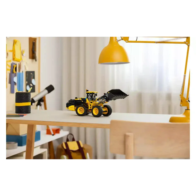 Конструктор LEGO Technic Volvo L120 Electric Wheel Loader (42209)