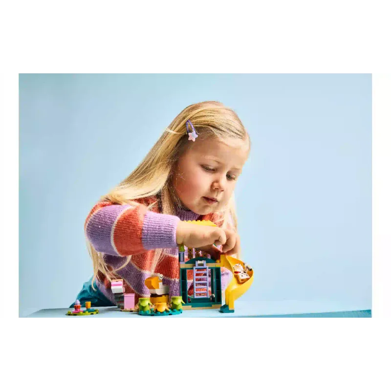 Конструктор LEGO Playground Fun with Bluey (11201)
