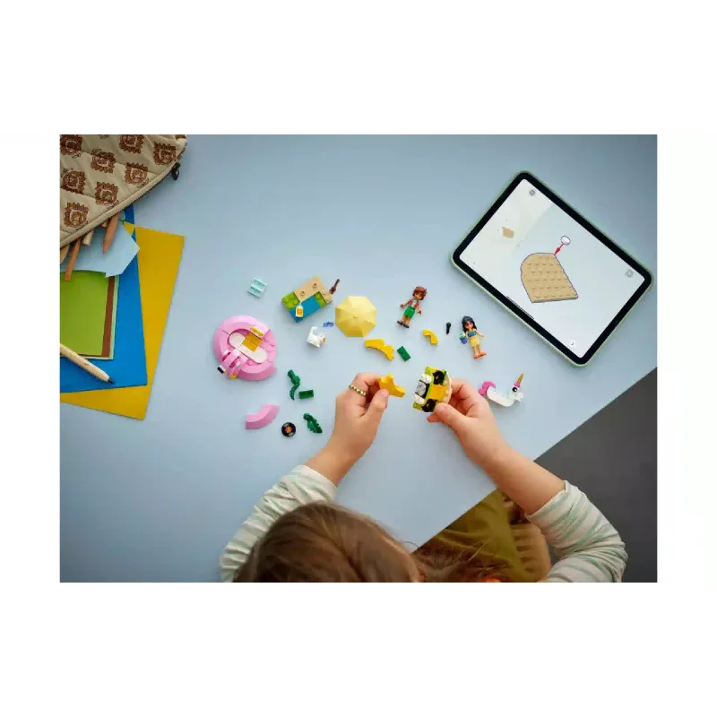 Construtor LEGO Friends Unicorn & Flamingo Pool Party (42658)