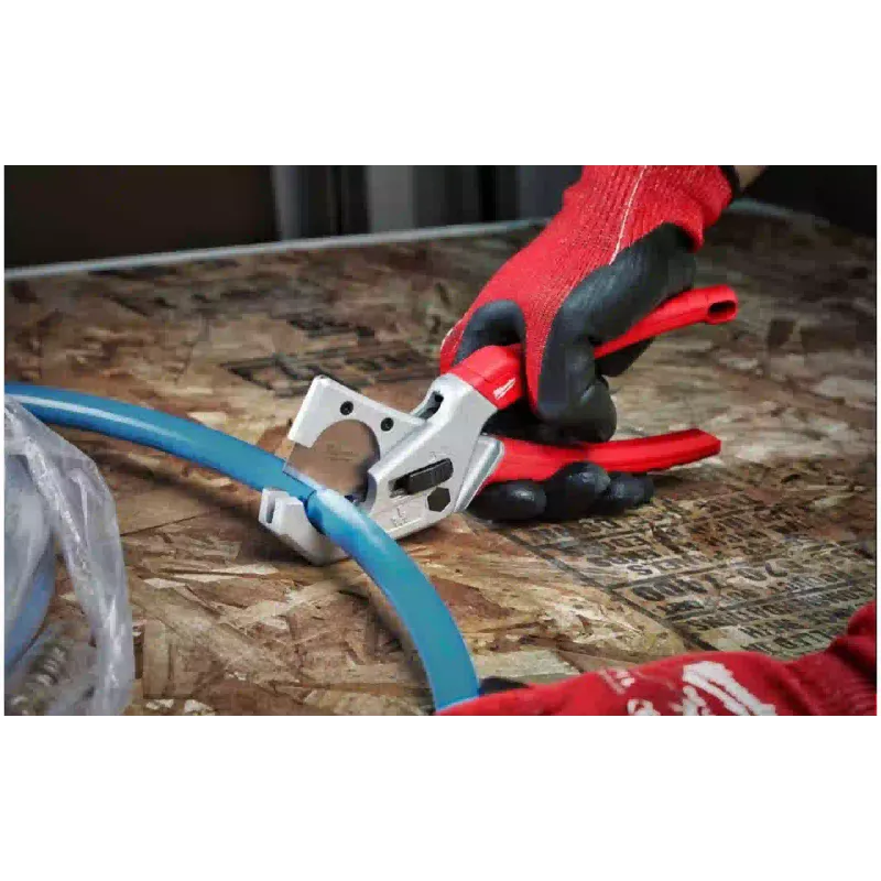 Cortador de tubos para tubos de plástico Milwaukee (4932479407)