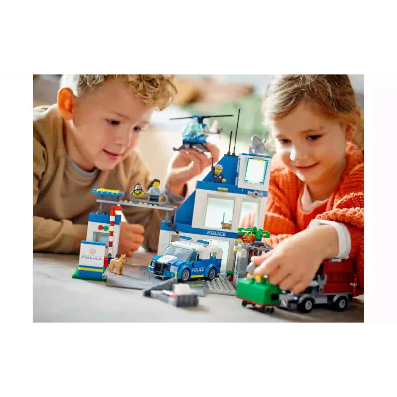 Konstruktor LEGO City Police Police Station (60316)
