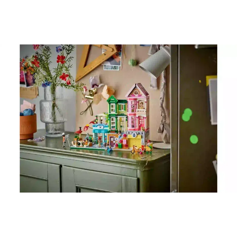Konstruktor LEGO Friends Heartlake City Apartments and Stores (42670)