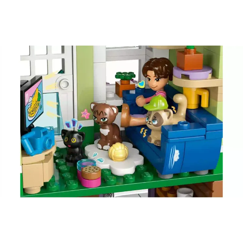 Konstruktor LEGO Friends Heartlake City Apartments and Stores (42670)