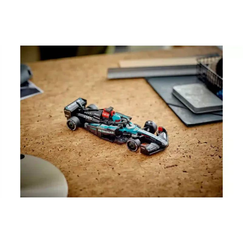 Constructor LEGO Speed Champions Mercedes-AMG F1 W15 Race Car (77244)