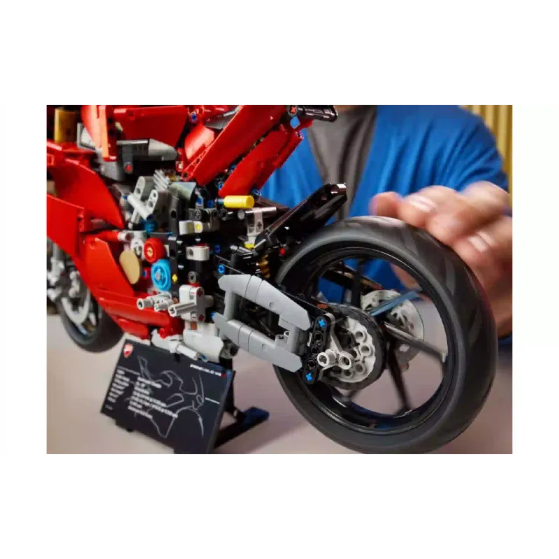 Konstruktor LEGO Technic Ducati Panigale V4 S Motorcycle (42202)