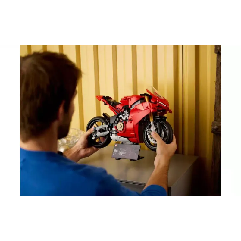 Konstruktor LEGO Technic Ducati Panigale V4 S Motorcycle (42202)