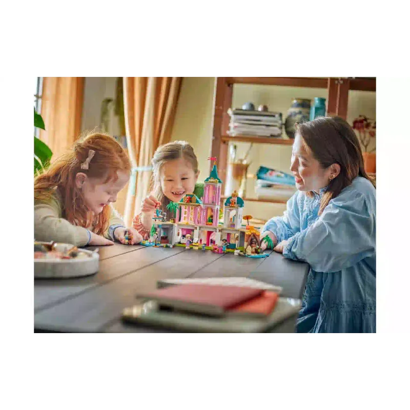 Konstruktőr LEGO Disney Princess Princess Castle & Royal Pets (43267)