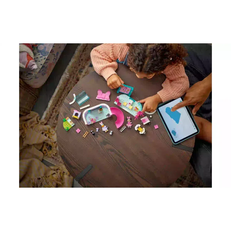 Construtor LEGO Disney Classic Minnie's Pet Hotel (43274)