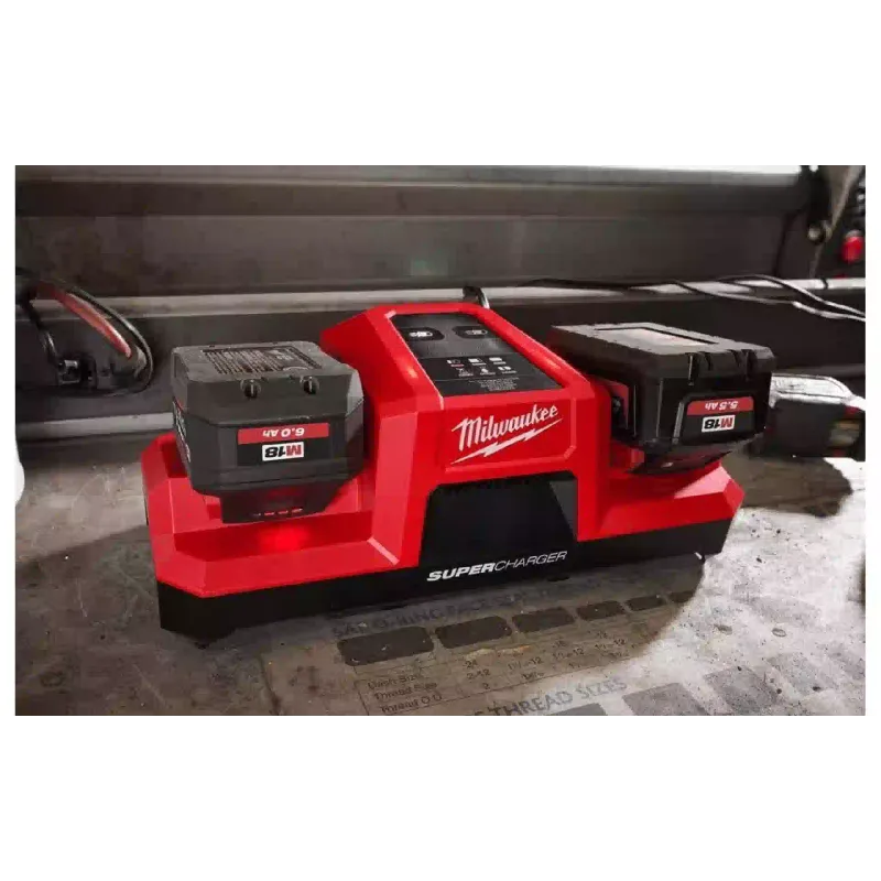 Töltő Milwaukee M18 (4932492531)