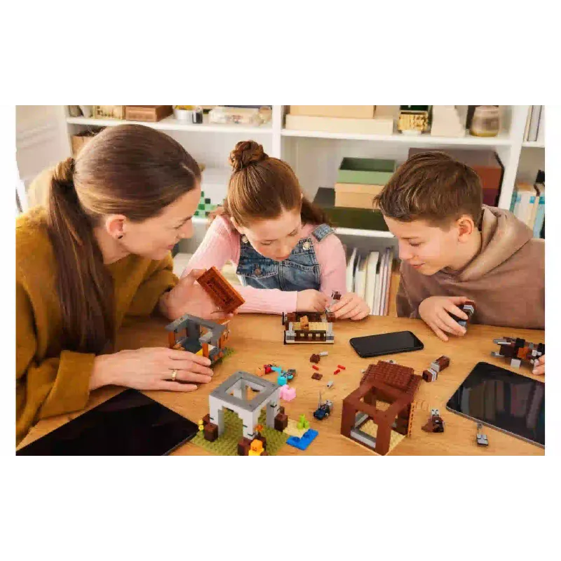 منشئ LEGO Minecraft The Pillager Outpost and Ravager (21278)