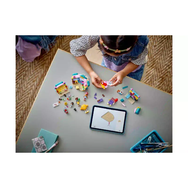 Konstruktor LEGO Friends Heartlake City Candy Store (42649)