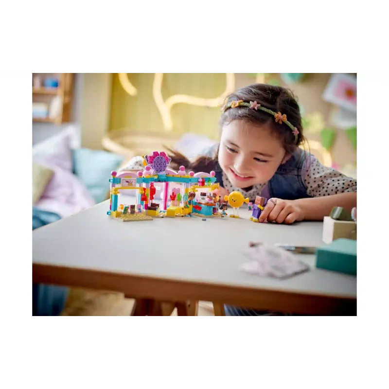 Konstruktor LEGO Friends Heartlake City Candy Store (42649)