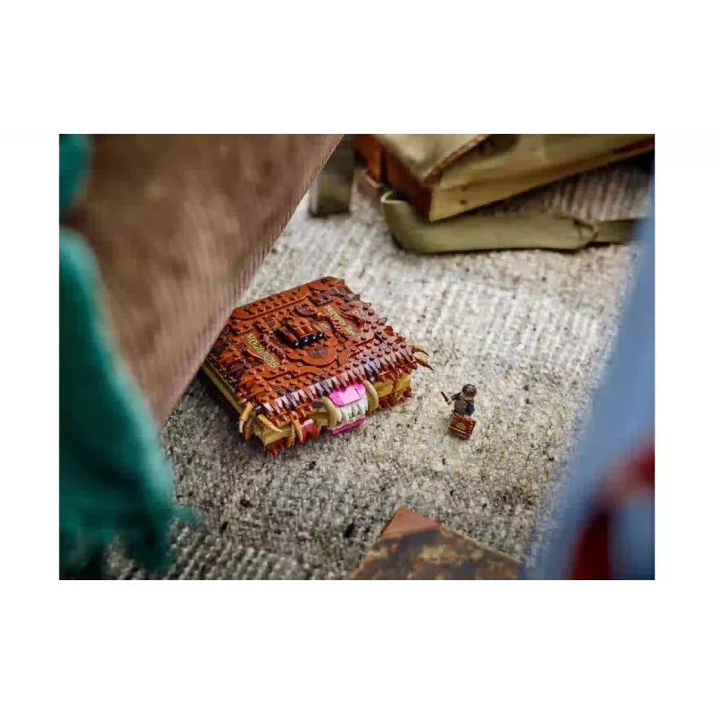 Конструктор LEGO Harry Potter Chomping Monster Book of Monsters (76449)