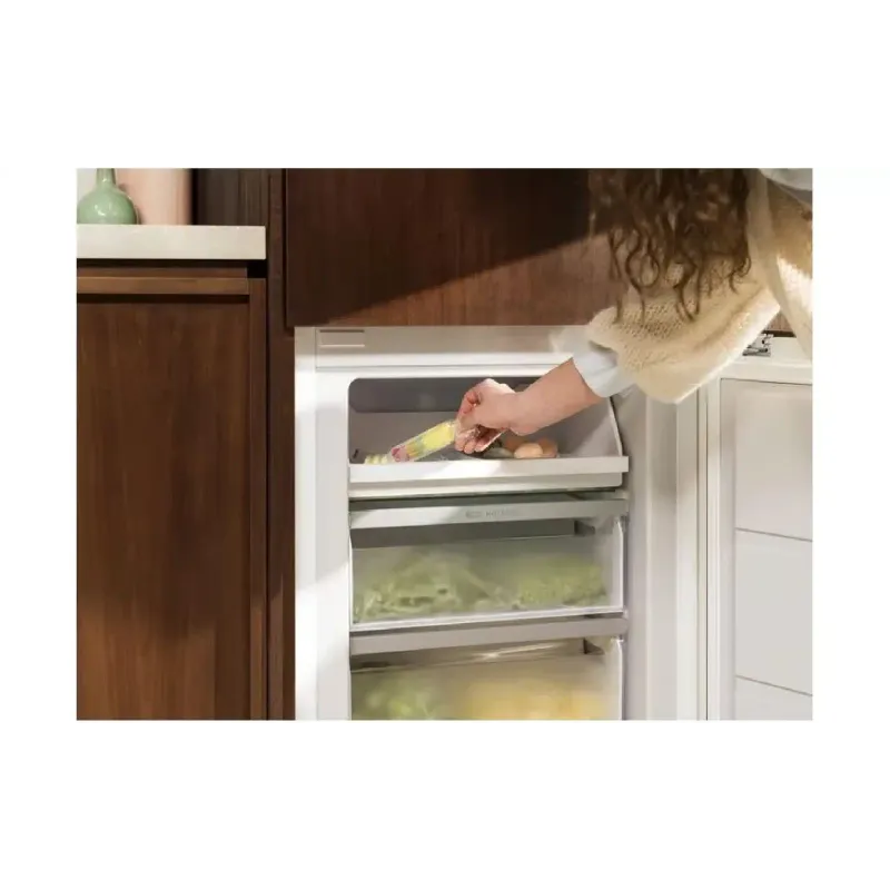 Geladeira embutida Electrolux, White (LNA6LE18S)