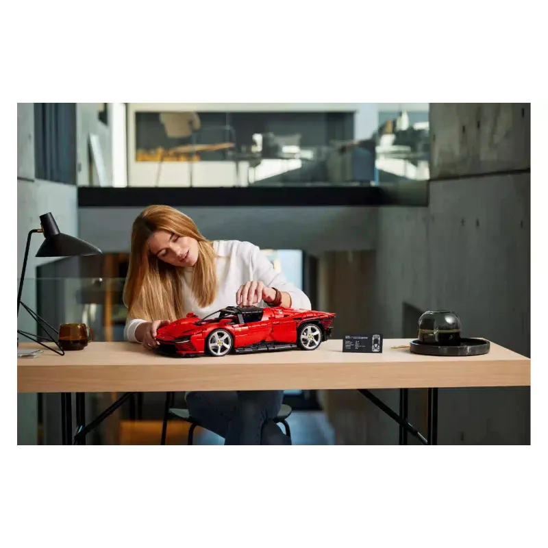 Конструктор LEGO Technic Ferrari Daytona SP3 (42143)