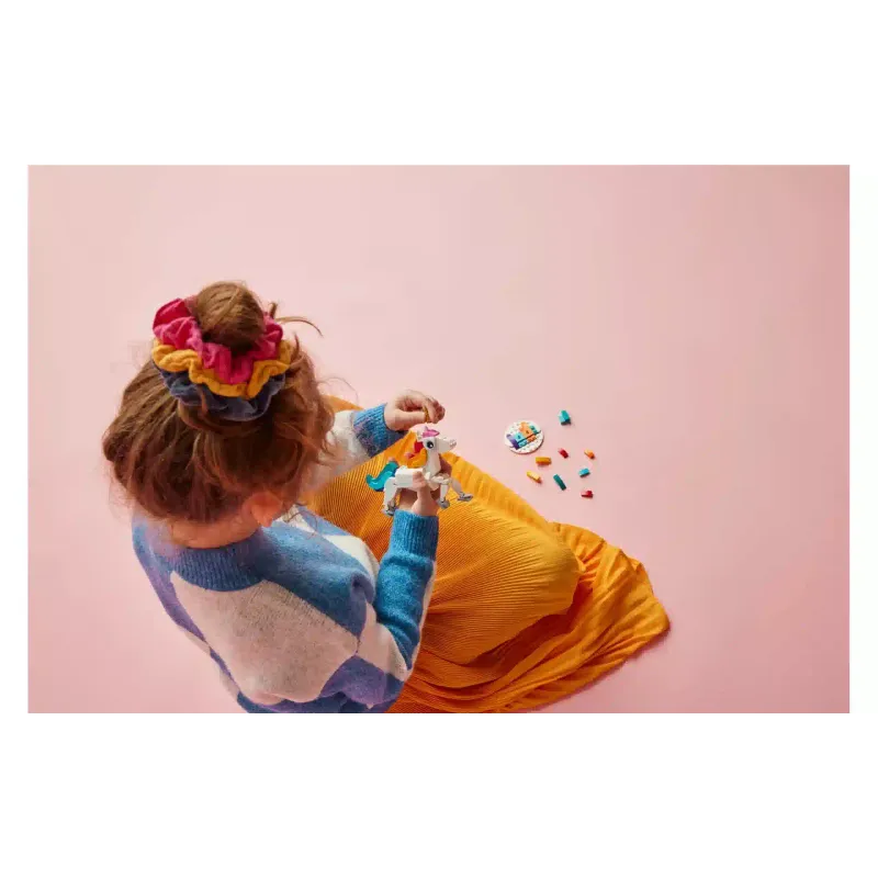 Konstruktőr LEGO Creator 3-in-1 Magical Unicorn (31140)