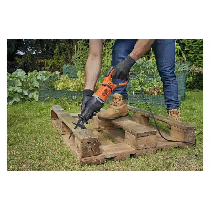 منشار ترددي Black+Decker, Black (BES301K)