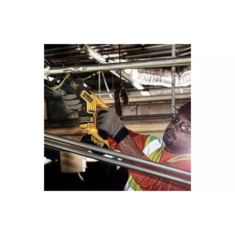 Sabljasta žaga DeWALT (DCS367N)