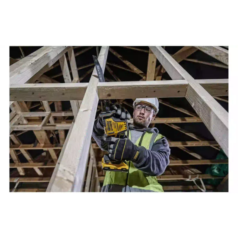 Пила сабельная DeWALT (DCS369N)