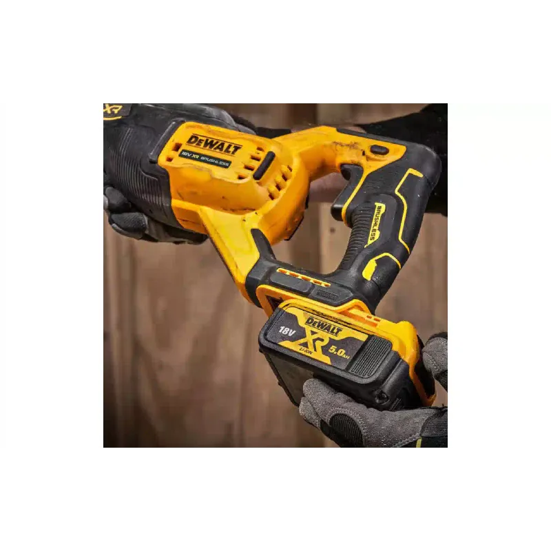 Пила сабельная DeWALT (DCS382N)