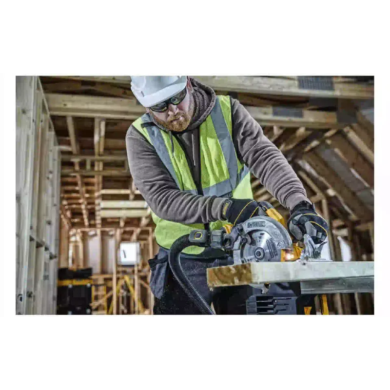 Körfűrész DeWALT (DCS570N)