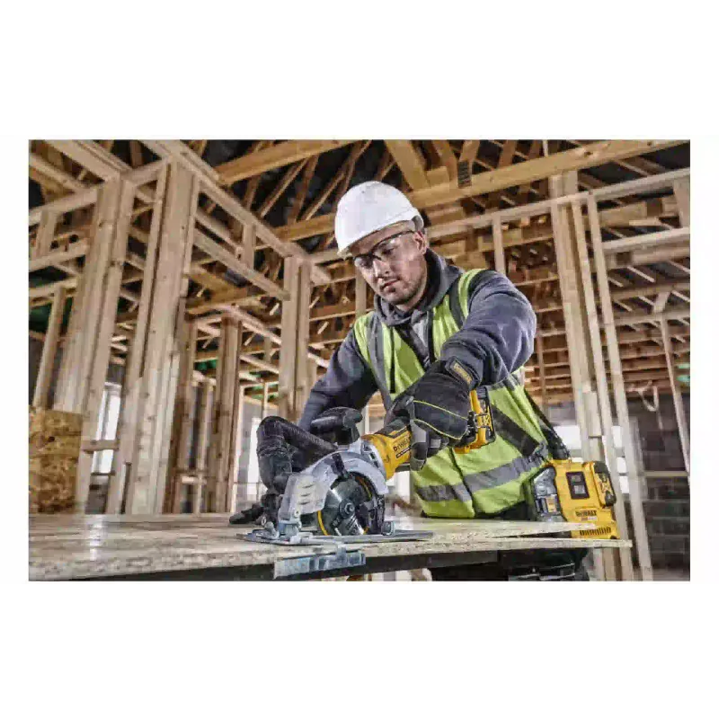 Пила дисковая DeWALT (DCS571NT)