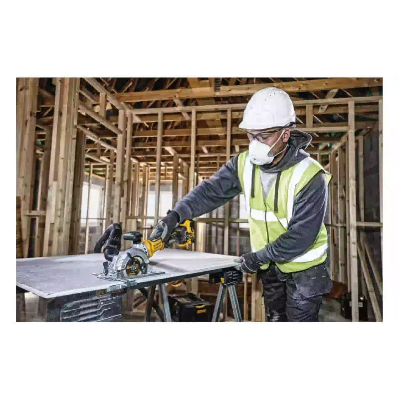 Пила дисковая DeWALT (DCS571NT)