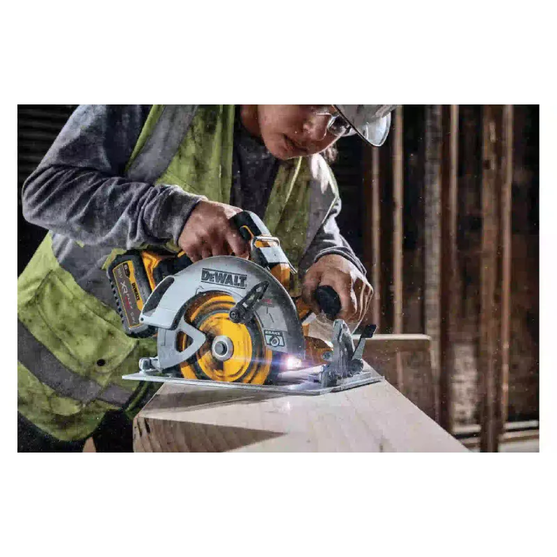 Körfűrész DeWALT (DCS573NT)