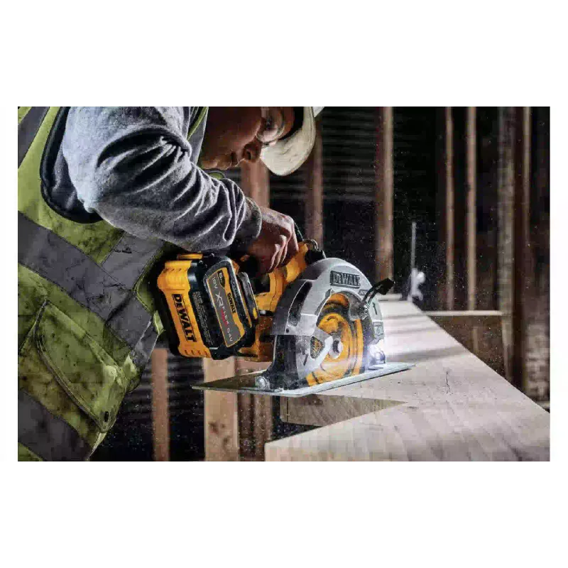 Körfűrész DeWALT (DCS573NT)