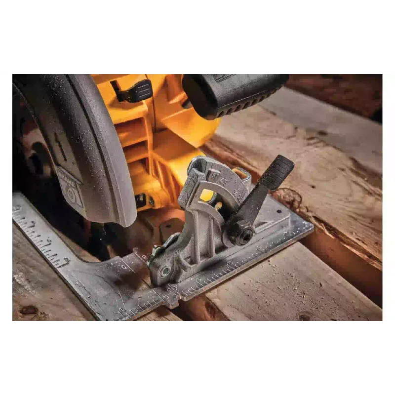 Körfűrész DeWALT (DCS573NT)