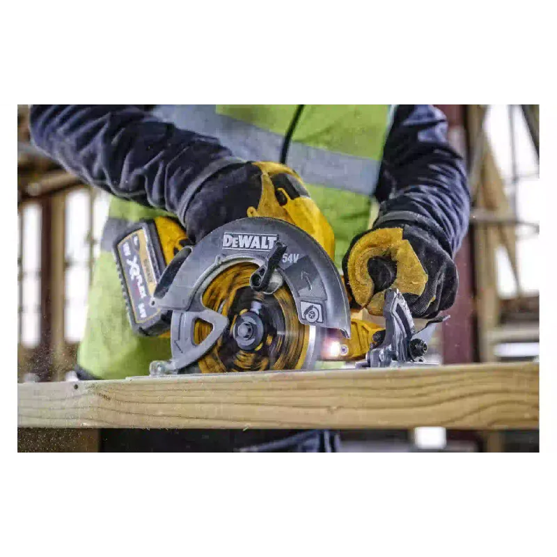 Körfűrész DeWALT (DCS578NT)