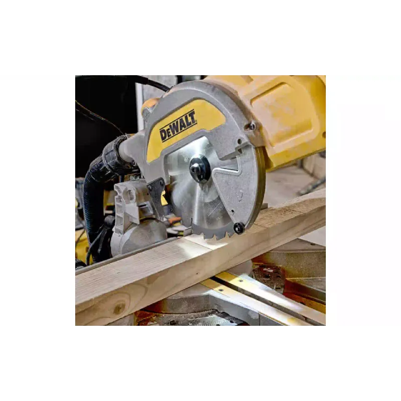 Körfűrész DeWALT (DWS777)