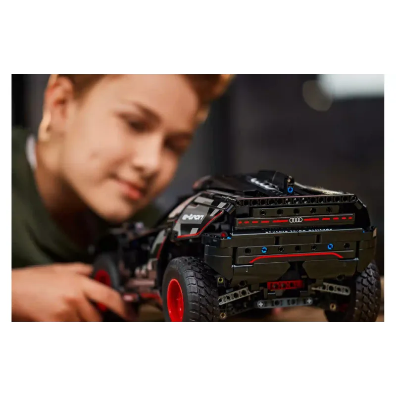 Κατασκευαστής LEGO Technic Audi RS Q e-tron (42160)