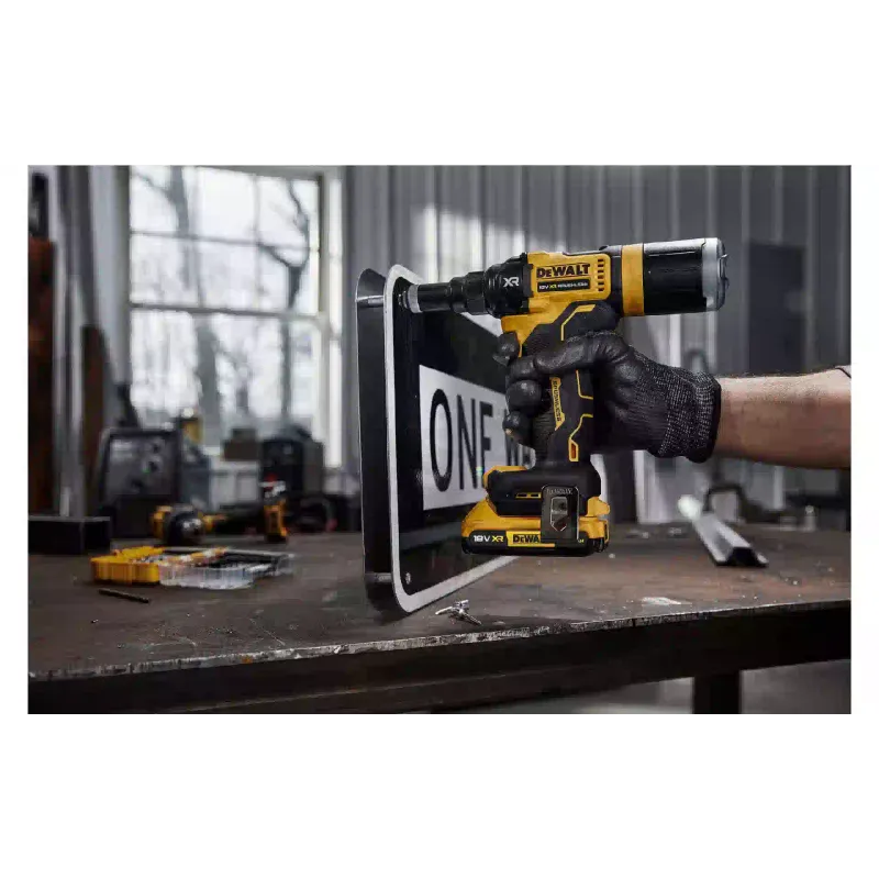 Заклепочник DeWALT (DCF403NT)