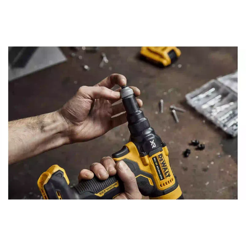 Заклепочник DeWALT (DCF403NT)