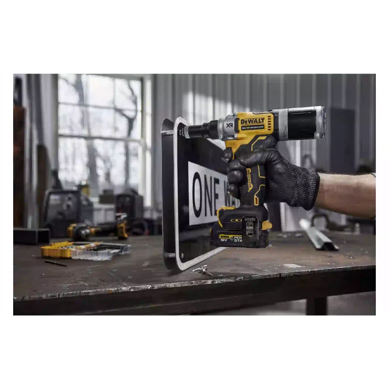 Заклепвач DeWALT (DCF414NT)