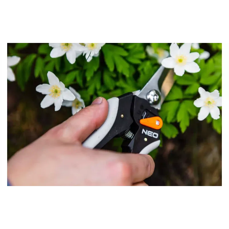 Tesouras de podar Neo Tools (15-208)