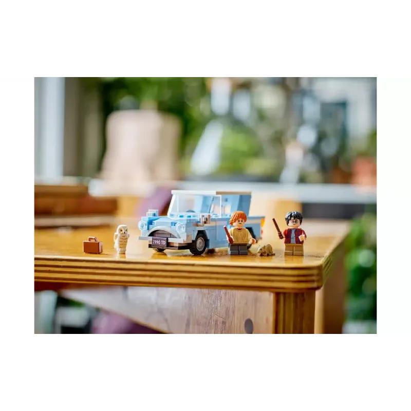 Construtor LEGO Harry Potter Flying Ford Anglia (76424)