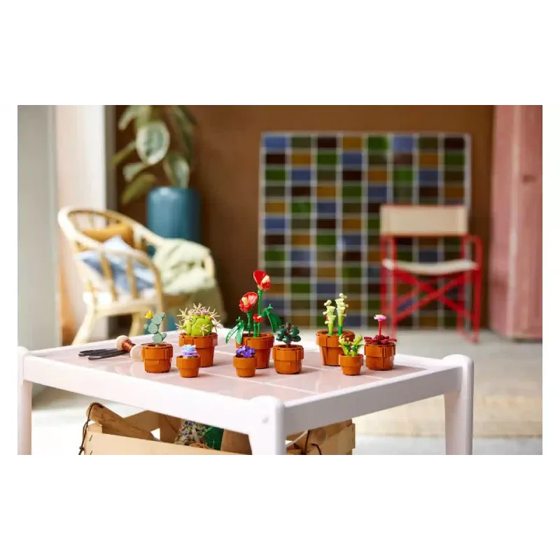 Constructor LEGO Icons Tiny Plants (10329)