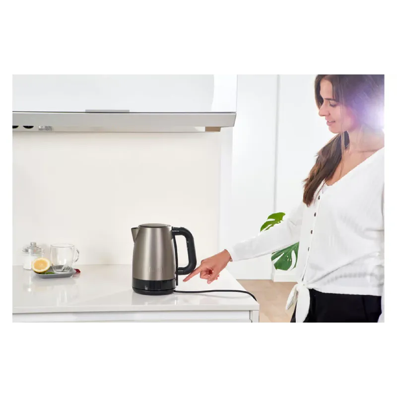 Electric kettle Black+Decker (BXKE2201E), 2200 W, Black
