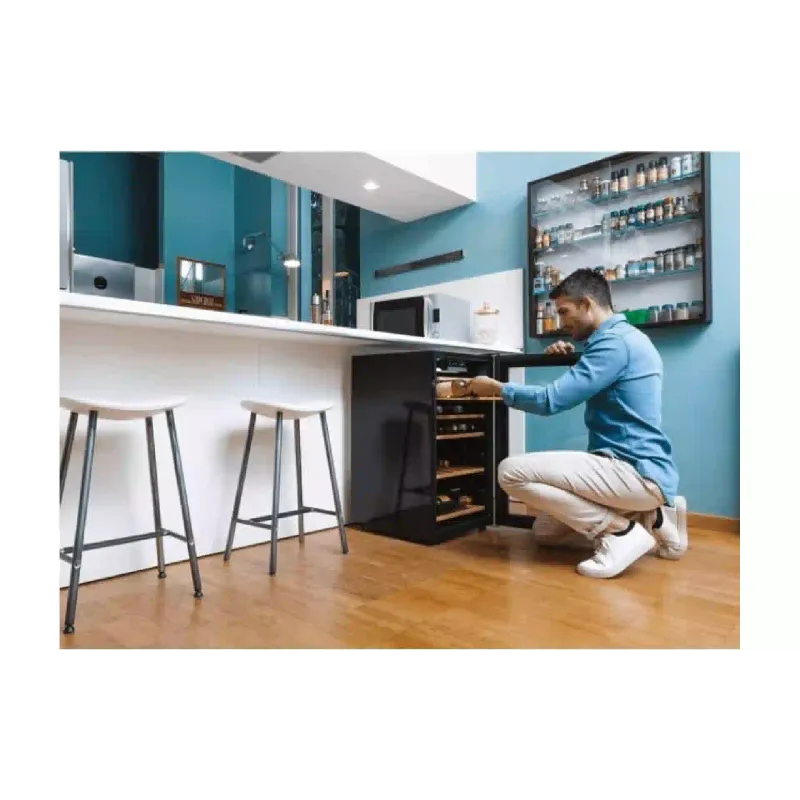 Хладилник за вино Candy, Black (CWC154EEL/NF)