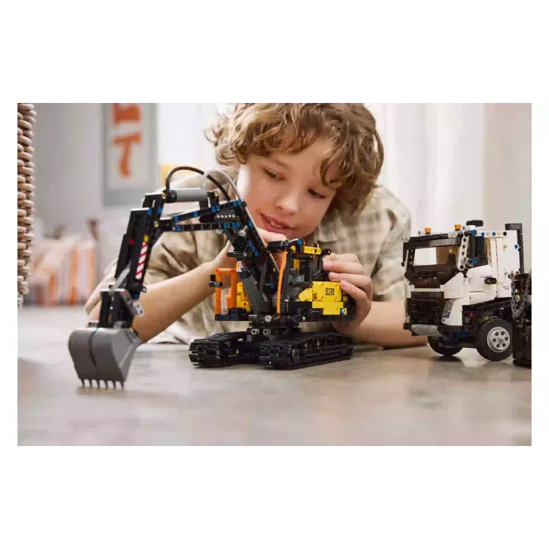 منشئ LEGO Technic Volvo FMX Truck & EC230 Electric Excavator (42175)