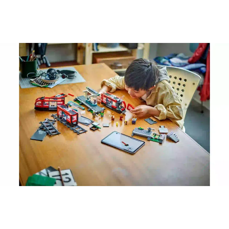 Constructor LEGO City Downtown Streetcar (60423)