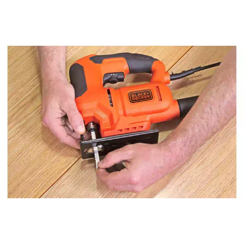 Lombfűrész Black+Decker (BES603)