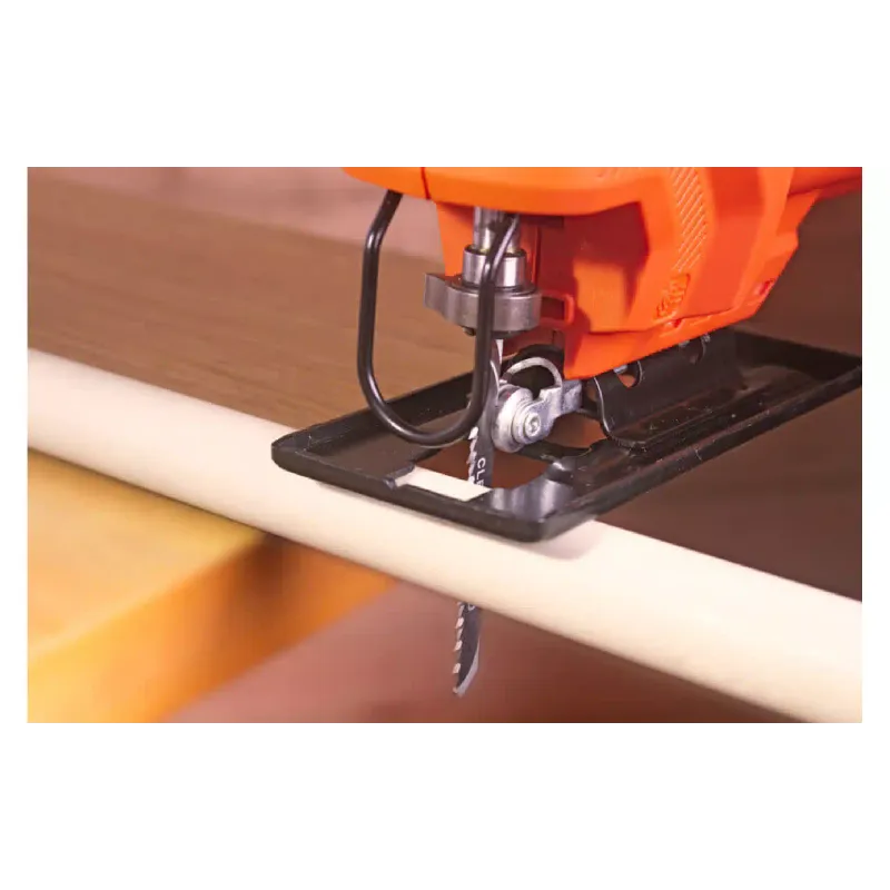 Lombfűrész Black+Decker (BES603)