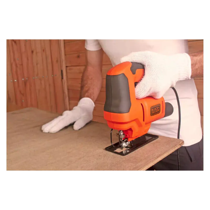 Lombfűrész Black+Decker (BES603)