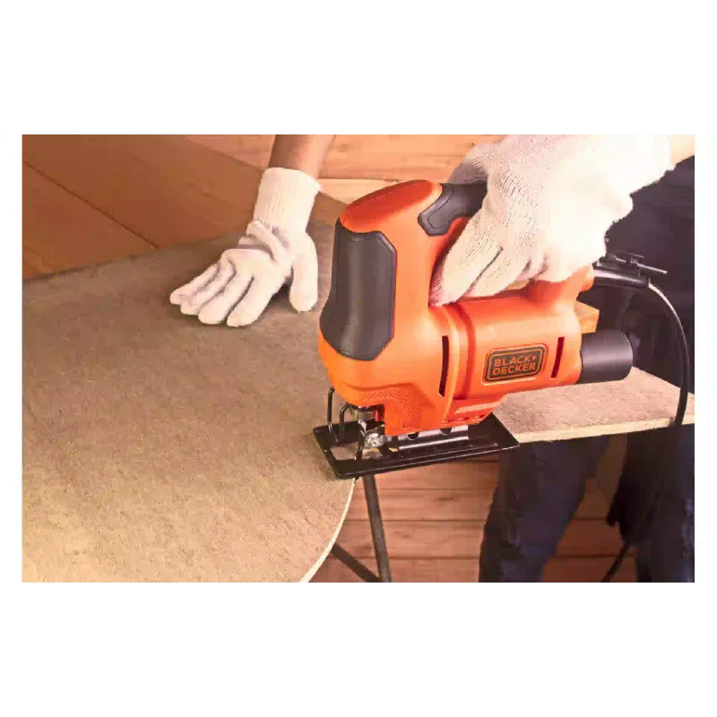Lombfűrész Black+Decker (BES603)