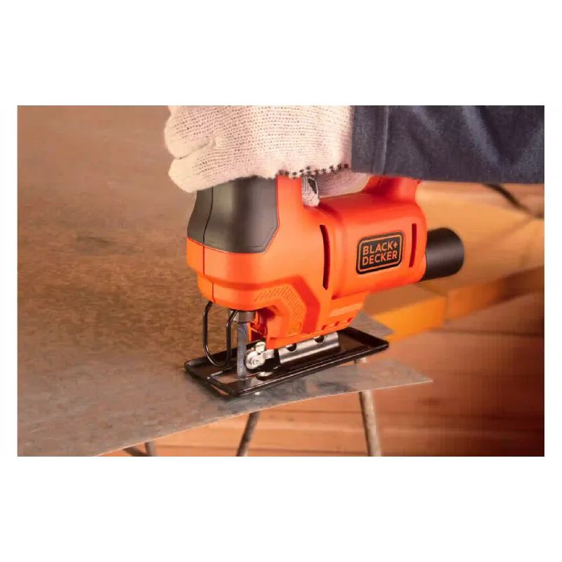 Lombfűrész Black+Decker (BES603)