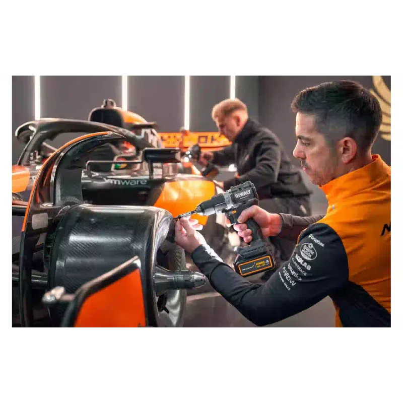 Fúró-csavarhúzó DeWALT (DCD85MM2T)